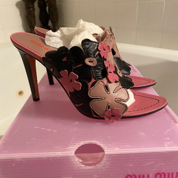 Miu Miu Slide - Picture 2 of 5